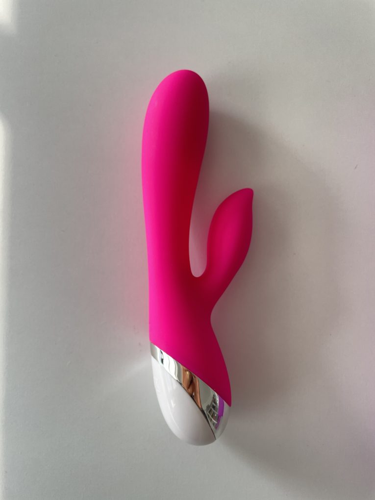 Vibrator roz cu două zone de stimulare – XOCOO First Love, cod produs: GSV-92-A