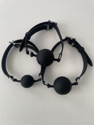 Gag ball premium cu găuri de respirație – silicon moale și accesorii metalice, cod produs JOC-5P