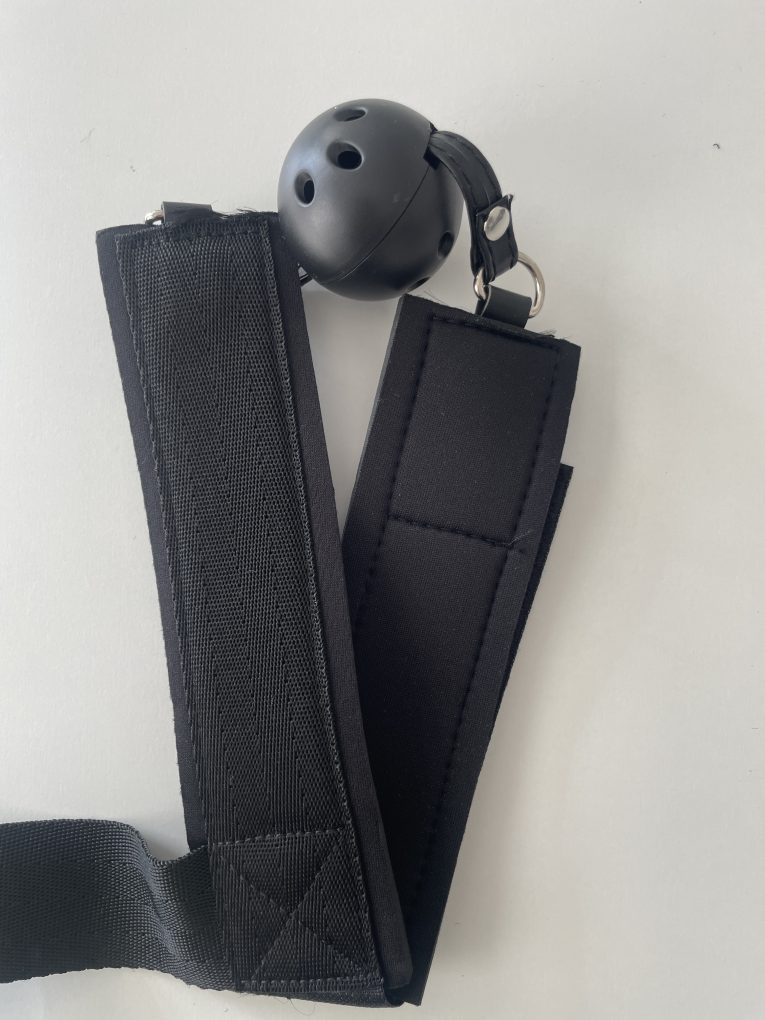 Set complet cu biluță și manșete – jocuri erotice rafinate