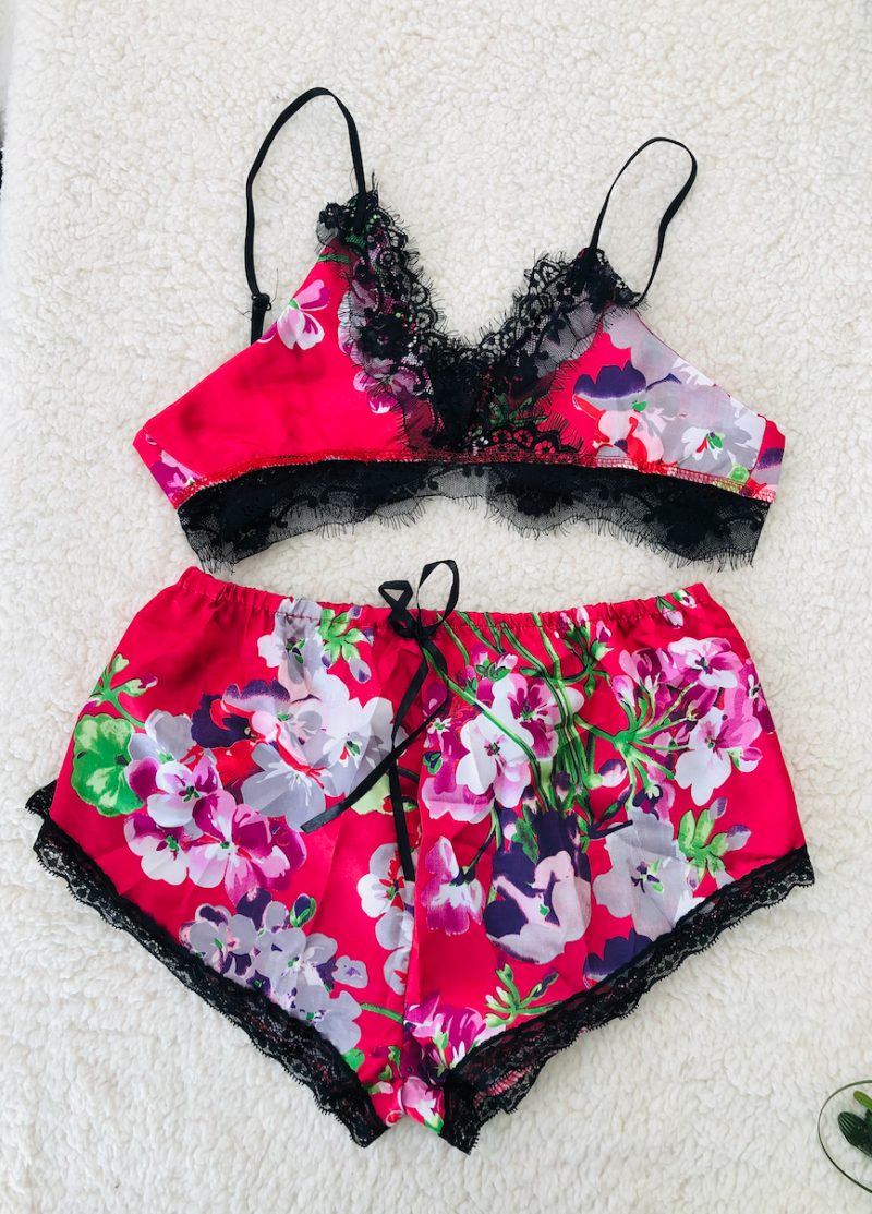 pijamale erotice sutien si boxeri cu dantela si buricul gol