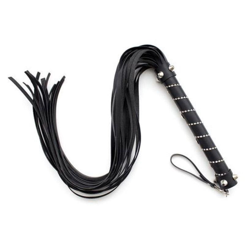 Biciurile BDSM sunt accesorii folosite pentru spanking și stimulare corporală intensă, fiind populare în jocurile de dominare și supunere. Ele pot fi fabricate din piele, cauciuc, latex sau alte materiale flexibile și vin în diverse forme și mărimi, pentru a oferi senzații variate, de la ușoare și jucăușe până la mai puternice. Biciurile se folosesc exclusiv în contexte consensuale, cu comunicare clară între parteneri, pentru a explora durerea plăcută, excitarea și dinamica de putere într-un mod sigur și controlat.